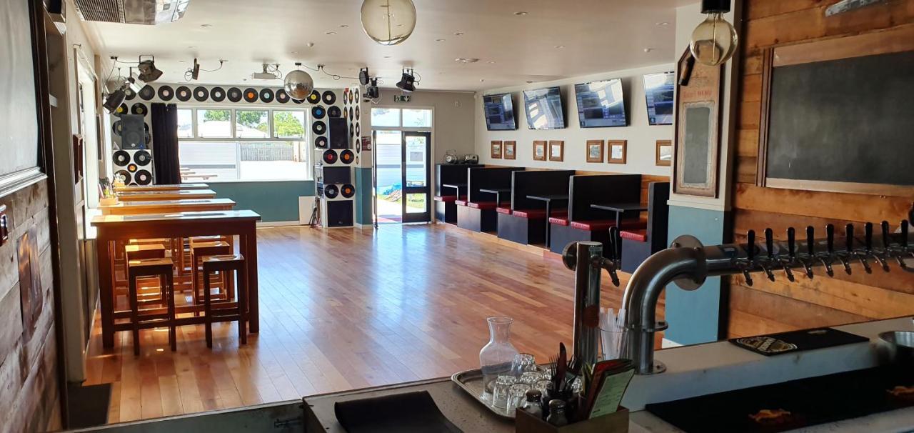 Hotel Motueka Backpackers, Loud Live Music Friday Saturday Nights Luaran gambar